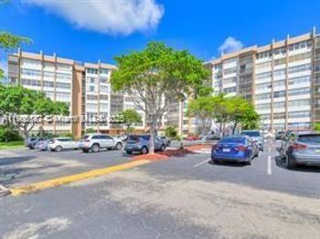 1000 Saint Charles Pl