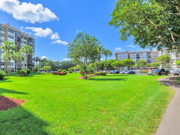 1000 Saint Charles Pl L4, Pembroke Pines FL 33026