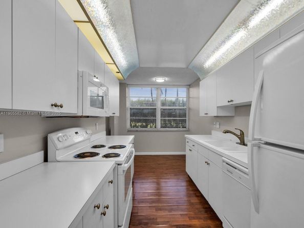 1000 Saint Charles Pl L4, Pembroke Pines FL 33026