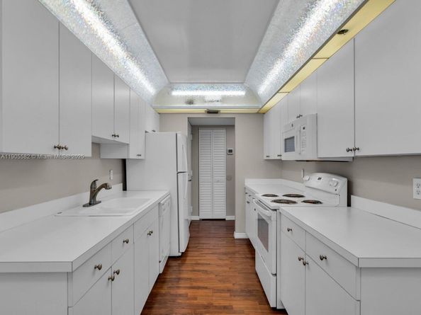 1000 Saint Charles Pl L4, Pembroke Pines FL 33026