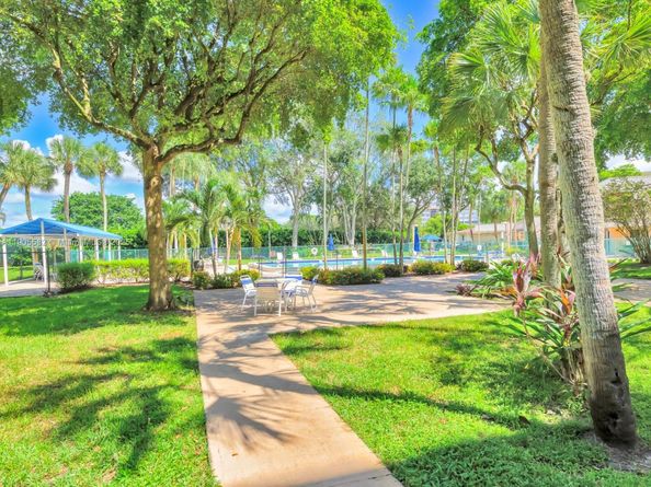 1000 Saint Charles Pl L4, Pembroke Pines FL 33026