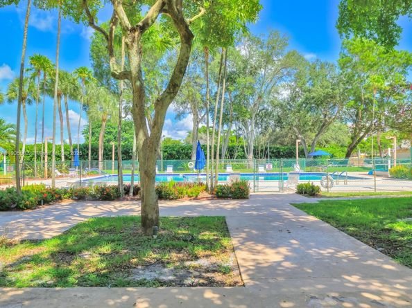 1000 Saint Charles Pl L4, Pembroke Pines FL 33026