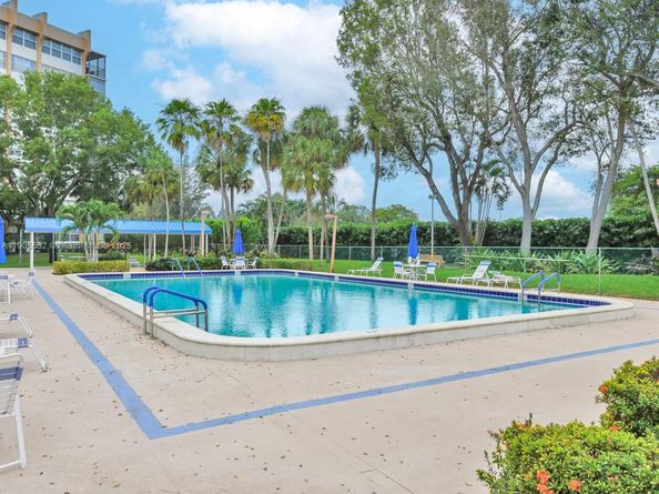 1000 Saint Charles Pl L4, Pembroke Pines FL 33026