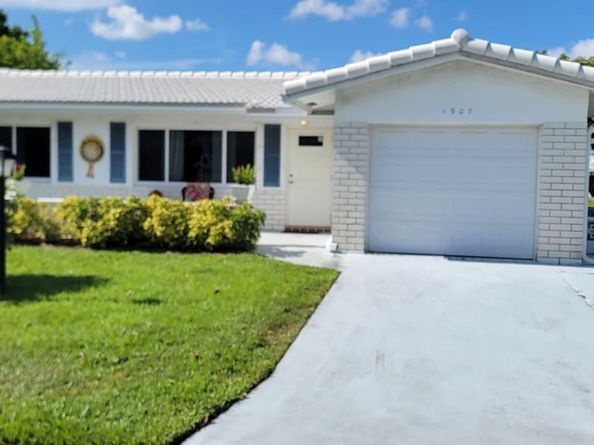 1907 SW 22nd Way, Boynton Beach FL 33426