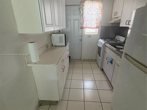 1239 Marseille Dr 7, Miami Beach FL 33141