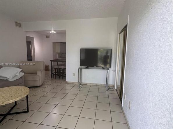 1239 Marseille Dr 7, Miami Beach FL 33141