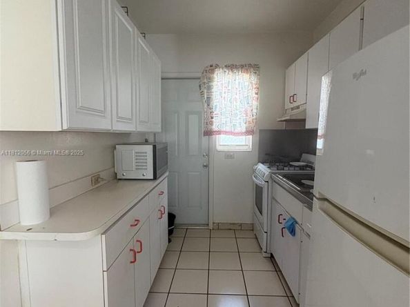1239 Marseille Dr 7, Miami Beach FL 33141