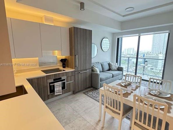 239 SW 9th St 1704, Miami FL 33130