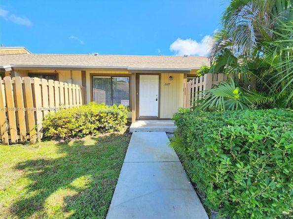 21127 NE 5th Pl, Miami FL 33179