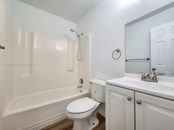 21127 NE 5th Pl, Miami FL 33179
