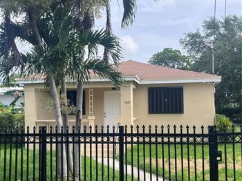 1927 NW 64 st