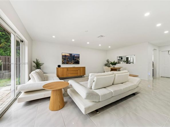 3803 NW 122nd Ter, Sunrise FL 33323