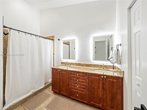 3803 NW 122nd Ter, Sunrise FL 33323