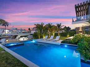478 Tamarind Dr, Hallandale Beach FL 33009