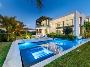 478 Tamarind Dr, Hallandale Beach FL 33009