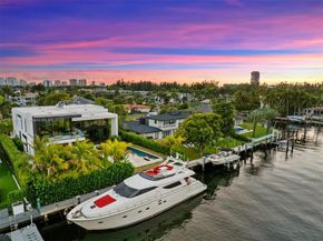478 Tamarind Dr, Hallandale Beach FL 33009