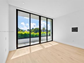 478 Tamarind Dr, Hallandale Beach FL 33009