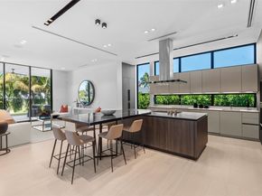 478 Tamarind Dr, Hallandale Beach FL 33009