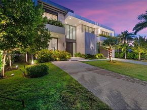 478 Tamarind Dr, Hallandale Beach FL 33009