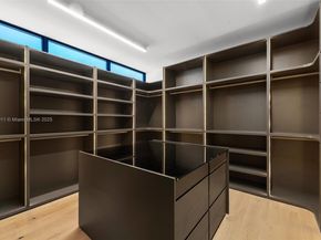 478 Tamarind Dr, Hallandale Beach FL 33009