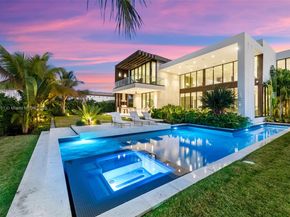 478 Tamarind Dr, Hallandale Beach FL 33009