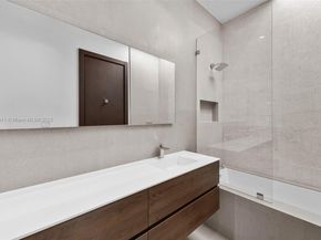 478 Tamarind Dr, Hallandale Beach FL 33009