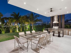 478 Tamarind Dr, Hallandale Beach FL 33009