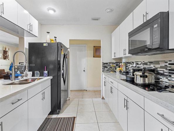 710 E 39th St, Hialeah FL 33013