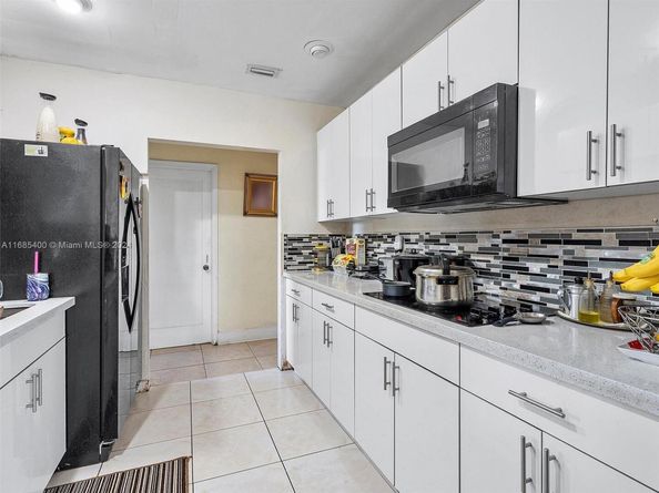 710 E 39th St, Hialeah FL 33013
