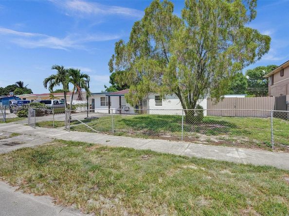 16031 NW 18th Ct, Miami Gardens FL 33054
