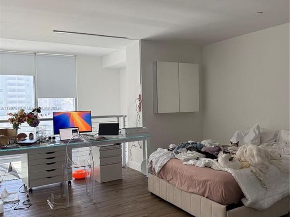 1050 Brickell Ave 414, Miami FL 33131