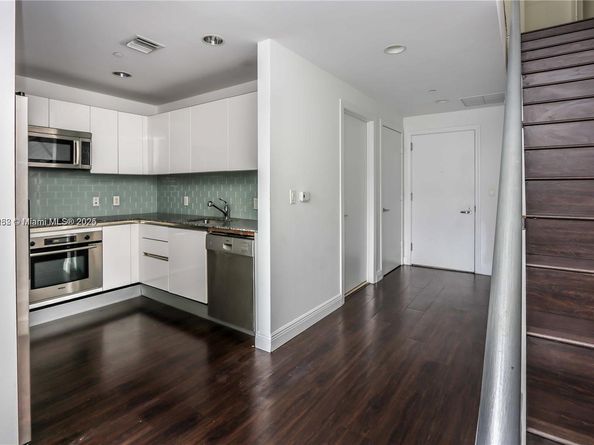 1050 Brickell Ave 414, Miami FL 33131