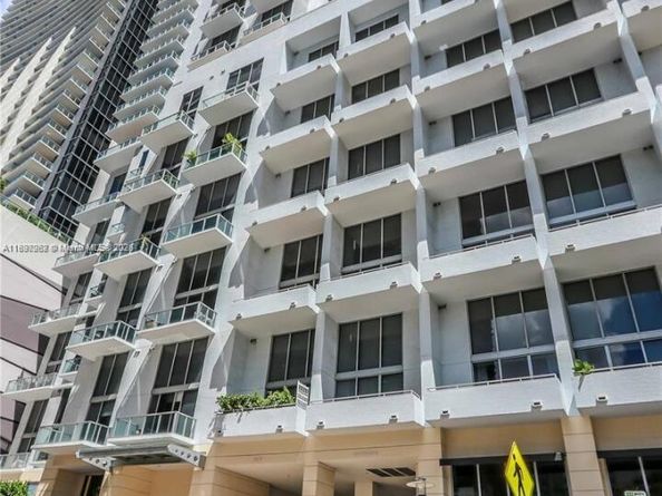 1050 Brickell Ave 414, Miami FL 33131