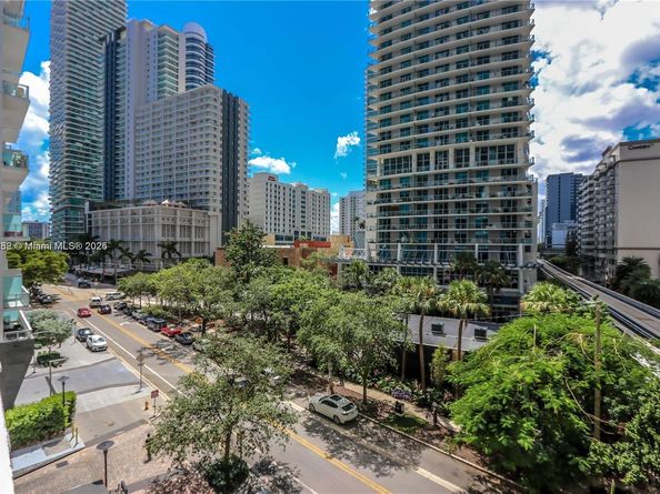 1050 Brickell Ave 414, Miami FL 33131