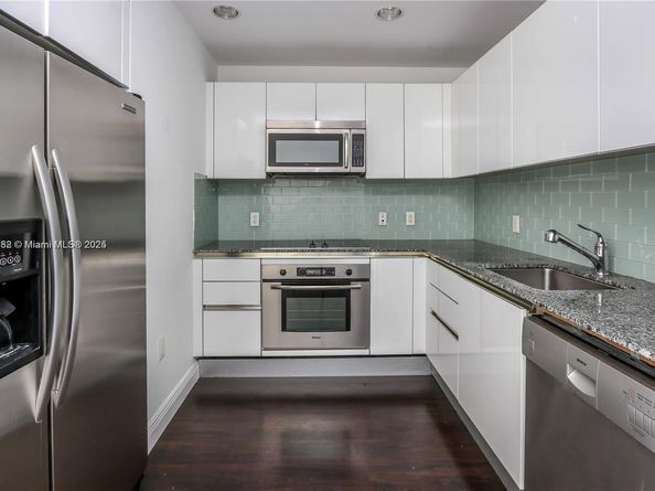 1050 Brickell Ave 414, Miami FL 33131