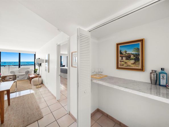 2555 Collins Ave 805, Miami Beach FL 33140