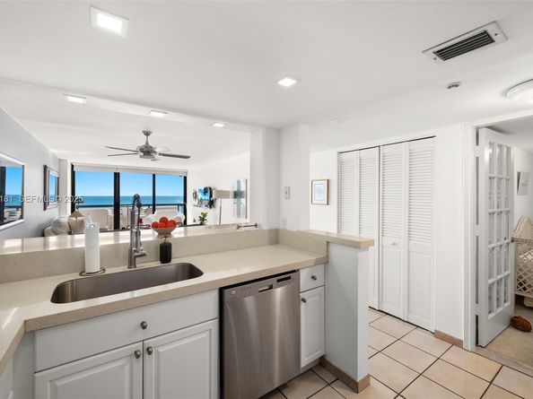 2555 Collins Ave 805, Miami Beach FL 33140