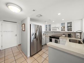 2555 Collins Ave 805, Miami Beach FL 33140