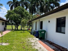 19265 E Saint Andrews Dr, Hialeah FL 33015