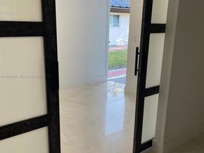 19265 E Saint Andrews Dr, Hialeah FL 33015