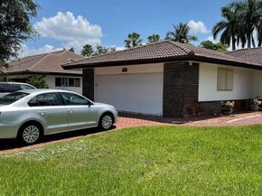 19265 E Saint Andrews Dr, Hialeah FL 33015