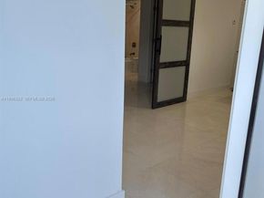 19265 E Saint Andrews Dr, Hialeah FL 33015