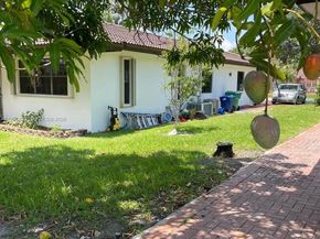 19265 E Saint Andrews Dr, Hialeah FL 33015