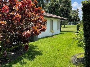 19265 E Saint Andrews Dr, Hialeah FL 33015