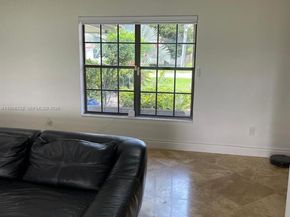 19265 E Saint Andrews Dr, Hialeah FL 33015