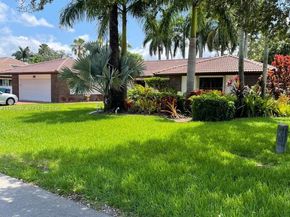 19265 E Saint Andrews Dr, Hialeah FL 33015