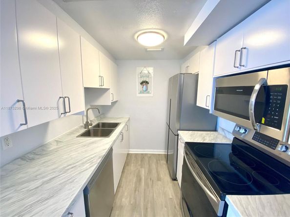 1185 Marseille Dr 307, Miami Beach FL 33141