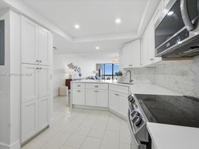 2425 Presidential Way 1706, West Palm Beach FL 33401