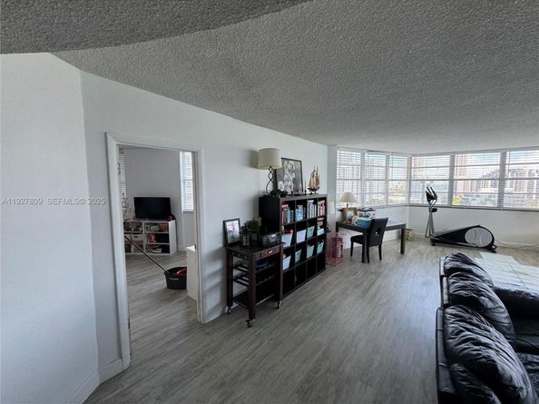 905 Brickell Bay Dr 1530, Miami FL 33131