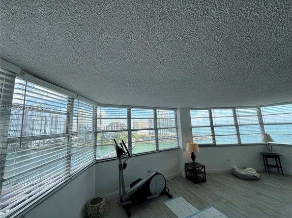 905 Brickell Bay Dr 1530, Miami FL 33131